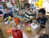 Kinder beim Experimentieren ForschungRegion e.V.